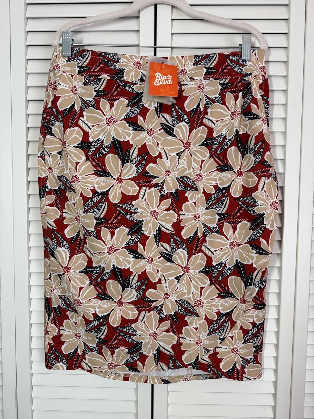 RipSkirt Hawaii Wrap Skirt Terracotta Garden Floral Print Length‎ 3 Medium NWT